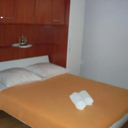 With Parking Space Bol, Brac - 2890 Apartamento *