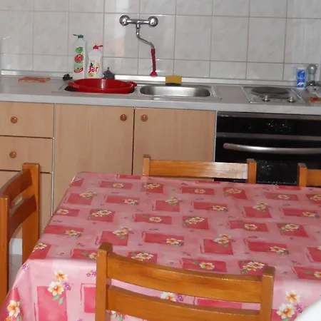 With Parking Space Bol, Brac - 2890 Apartamento Bol